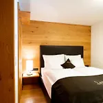 Lägenhetshotell Laurus 4*