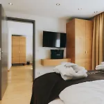 Laurus 4*