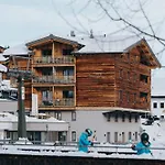 Lägenhetshotell Laurus 4*