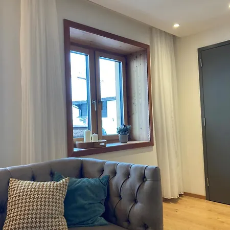 Laurus Aparthotel 4*