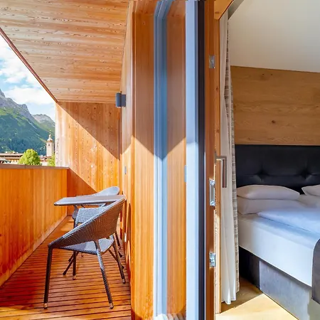 Laurus Aparthotel 4*