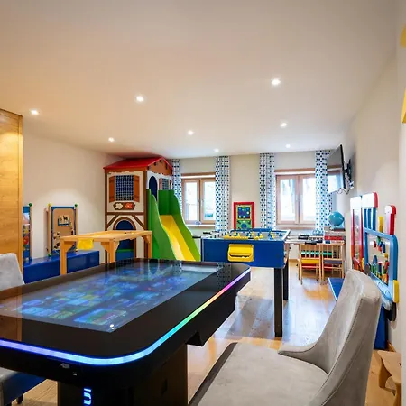 Laurus Aparthotel 4*