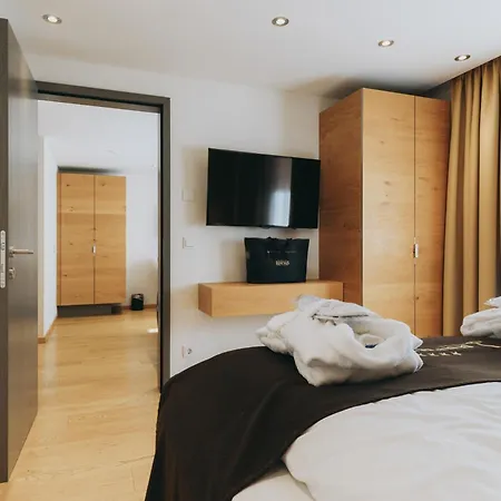 Laurus 4*