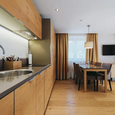 Apartmanhotel Laurus 4*