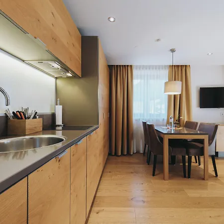 Laurus Apartmanhotel 4*