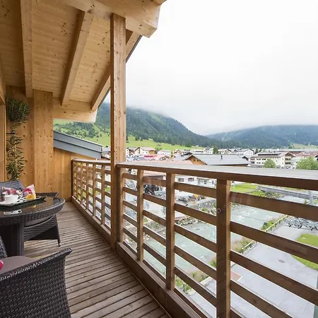 Laurus 4*