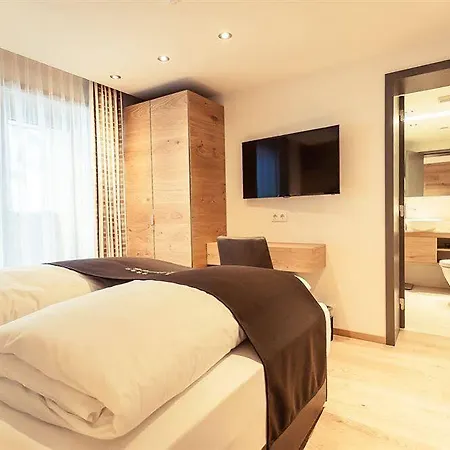 Laurus Apartahotel 4*